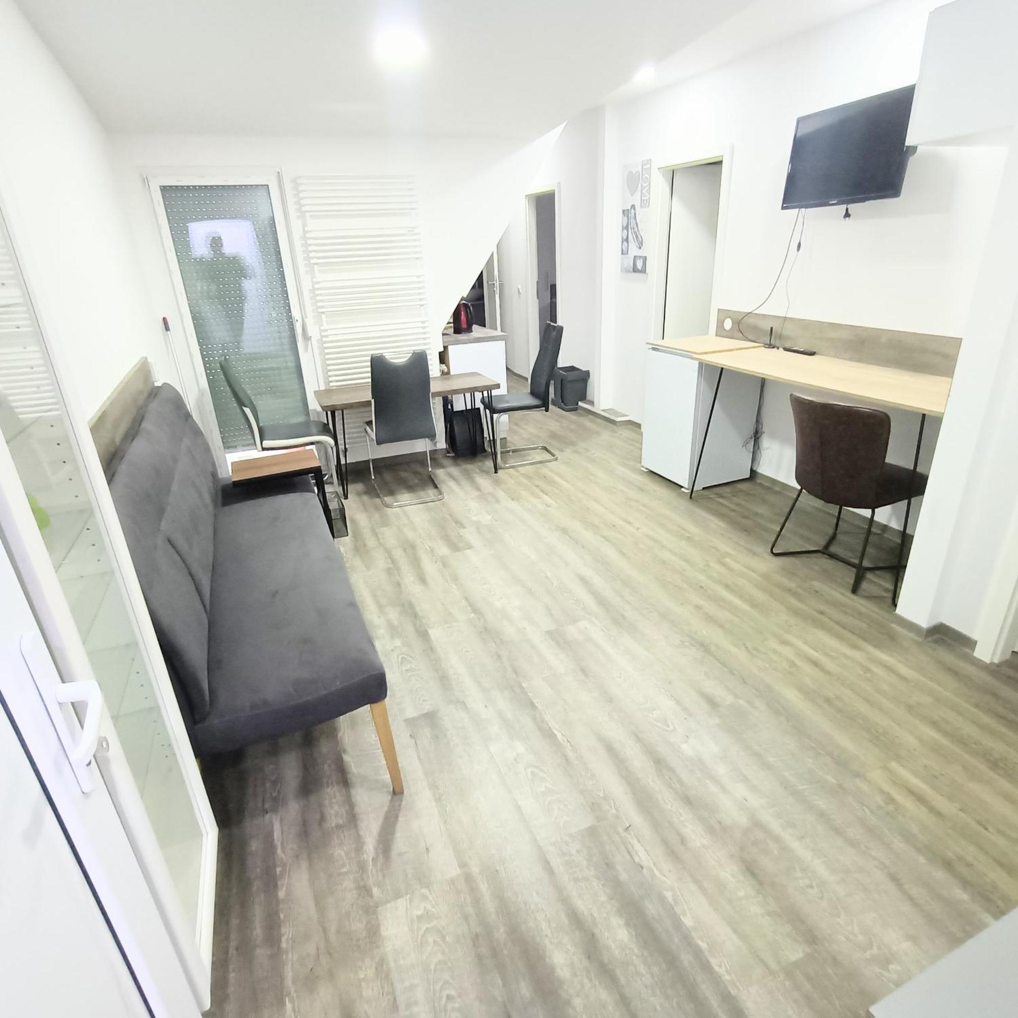 Fmi 9 Accommodation Raunheim Exteriér fotografie